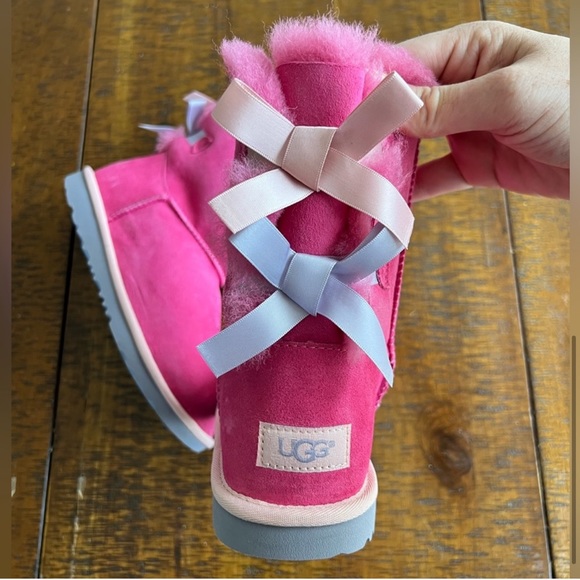 ✨SALE✨ Ugg pink bow boots ✨SALE✨ - Picture 3 of 7